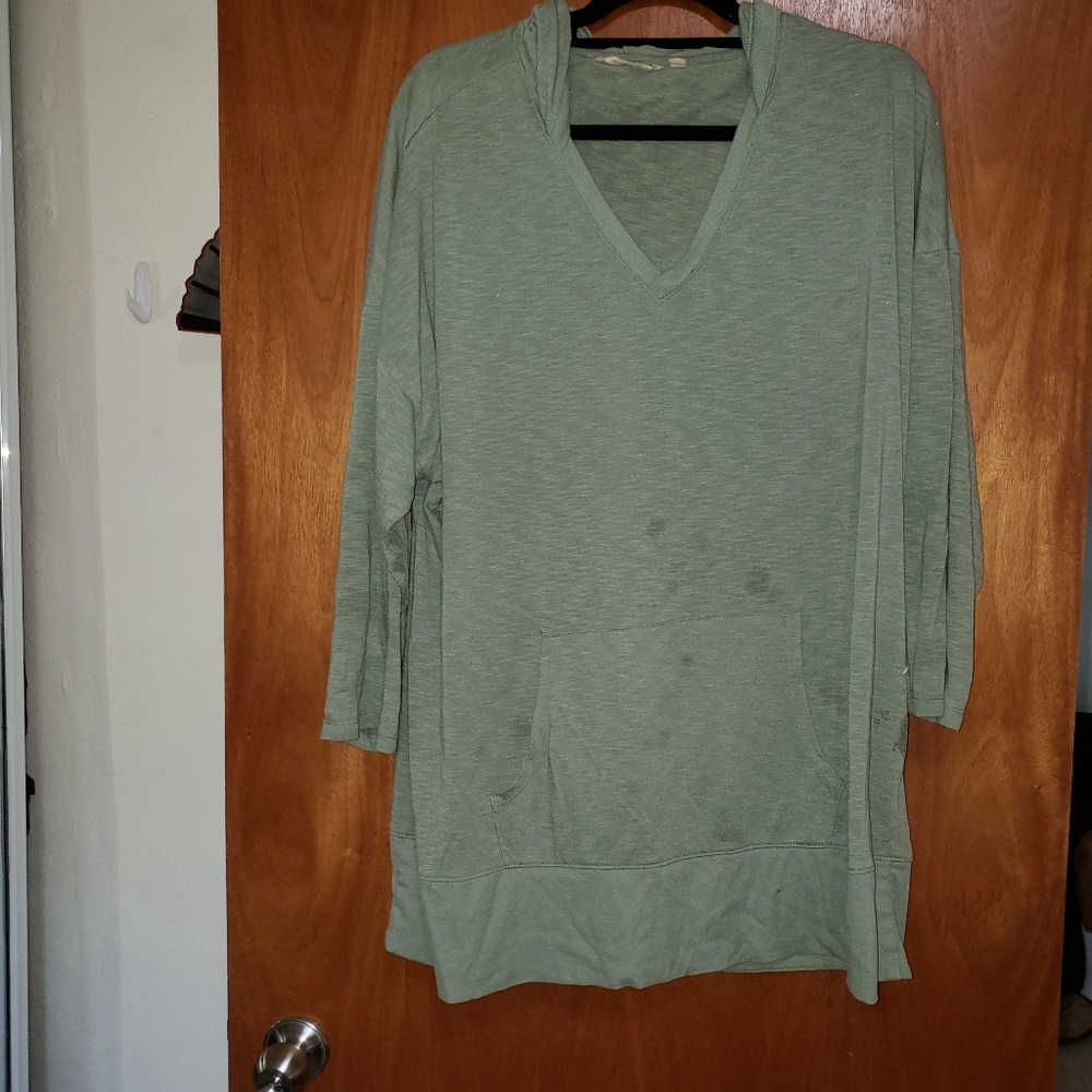Hooded pull over top